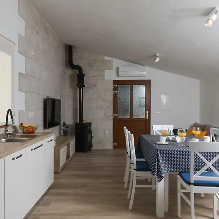 Secluded Fisherman's Cove Prapratna - Prapatna Holiday home